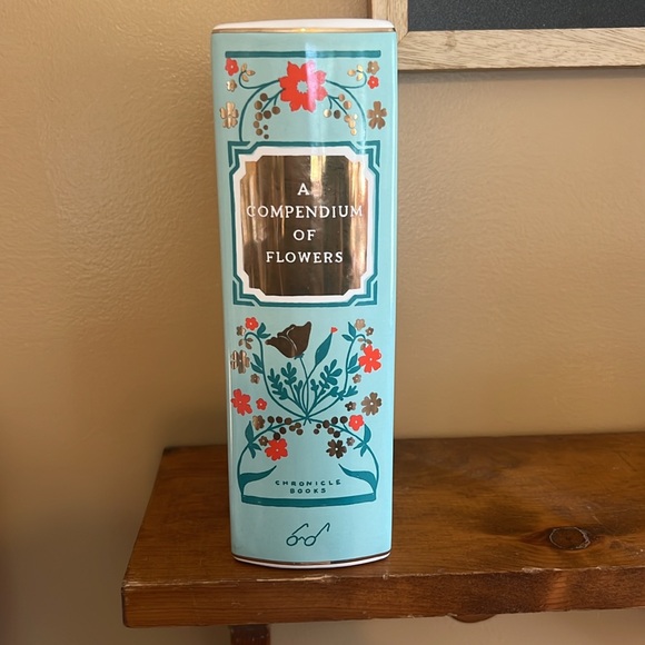 Jane Mount Chronicle Books Flower Pot - Picture 2 of 4